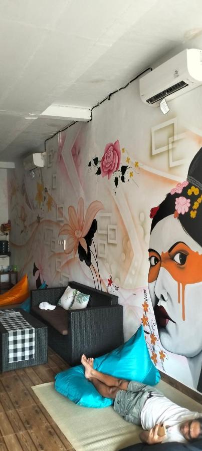 Tara Hostel Batununggul Kültér fotó