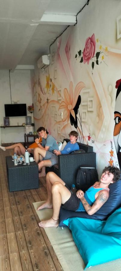 Tara Hostel Batununggul Kültér fotó